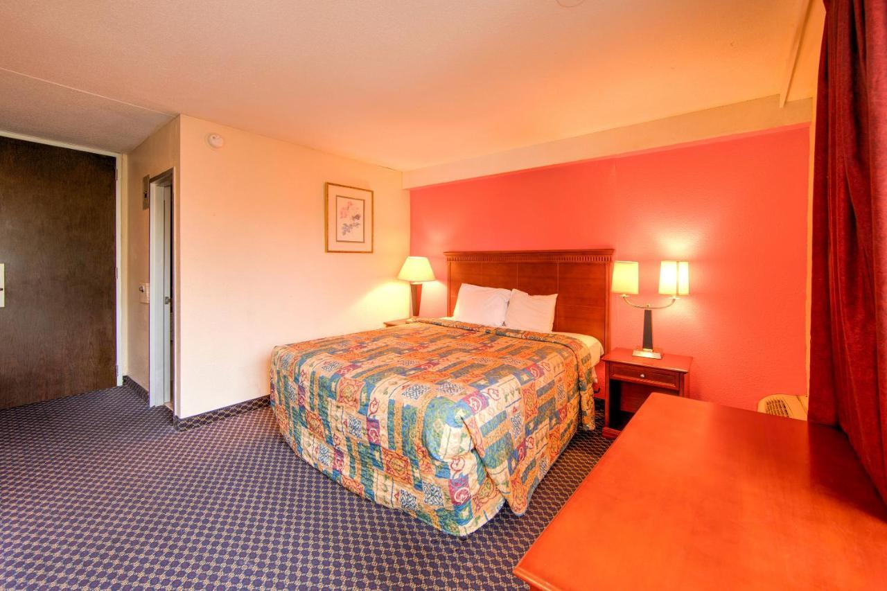 Travel Inn Petersburg Eksteriør bilde